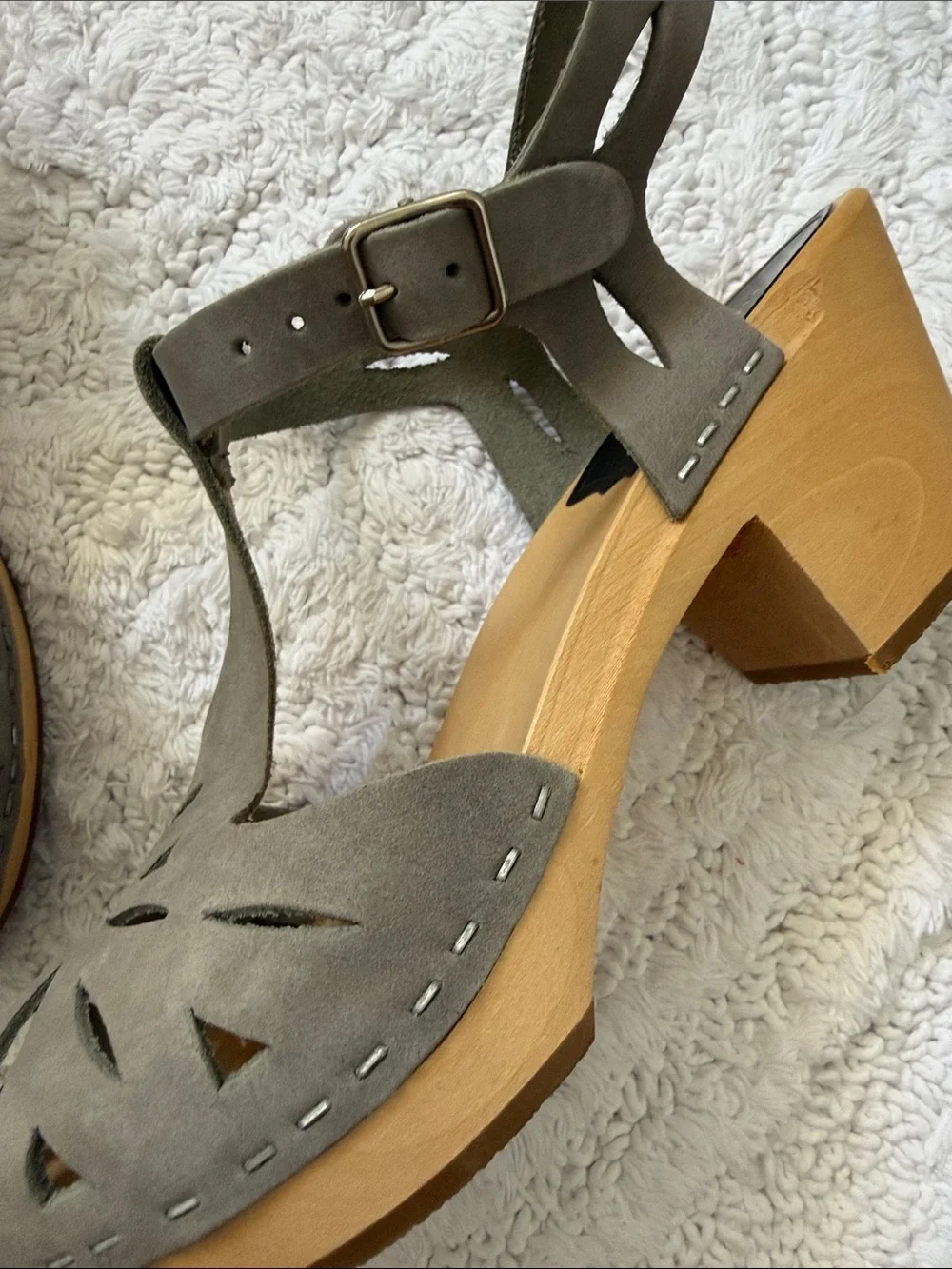 Swedish Hasbeens Light Gray Suede Cutout T-Strap Wooden Wedge Sandals EU 37 NWOT